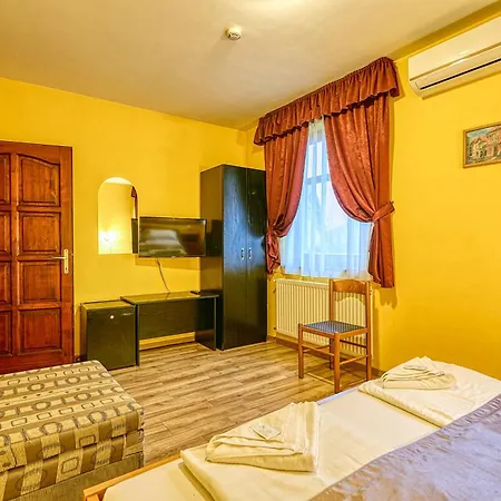 Pihenokereszt Panzio 3* Шопрон