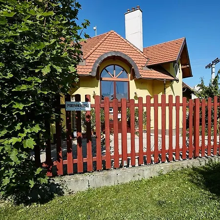 Pihenokereszt Panzio