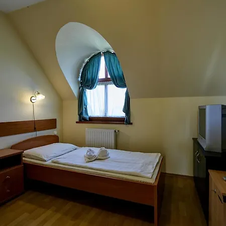 Pihenokereszt Panzio 3* Шопрон