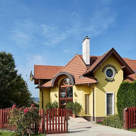 Pihenokereszt Panzio * Sopron